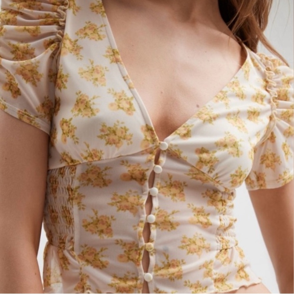🟤NWT KIMCHI BLUE Hollie Puff Sleeve Ruffled Blouse in Gold/Cream Floral
